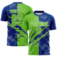 Laden Sie das Bild in den Galerie-Viewer, Custom Graffiti Pattern Aurora Green-Royal Scratch Sublimation Soccer Uniform Jersey