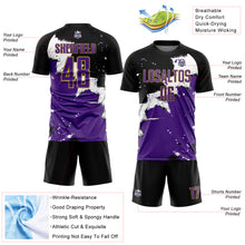 Laden Sie das Bild in den Galerie-Viewer, Custom Black Purple-Old Gold Splash Sublimation Soccer Uniform Jersey