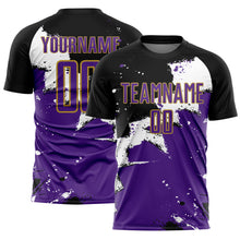 Laden Sie das Bild in den Galerie-Viewer, Custom Black Purple-Old Gold Splash Sublimation Soccer Uniform Jersey