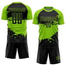 Laden Sie das Bild in den Galerie-Viewer, Custom Black Neon Green Splash Sublimation Soccer Uniform Jersey