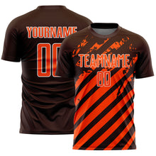 Laden Sie das Bild in den Galerie-Viewer, Custom Brown Orange-White Distressed Diagonal Stripe Pattern Sports Sublimation Soccer Uniform Jersey