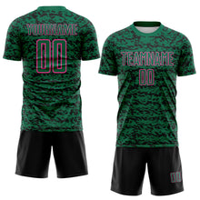 Laden Sie das Bild in den Galerie-Viewer, Custom Kelly Green Black-Pink Geometric Fragment Splatter Sublimation Soccer Uniform Jersey