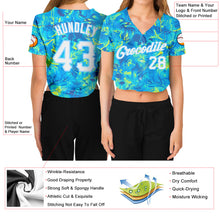 Laden Sie das Bild in den Galerie-Viewer, Custom Women's Graffiti Pattern White-Light Blue Scratch 3D V-Neck Cropped Baseball Jersey