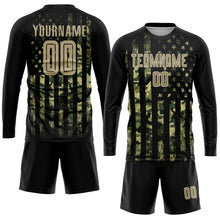 Laden Sie das Bild in den Galerie-Viewer, Custom Camo Vegas Gold-Black American Flag Fashion Sublimation Salute To Service Soccer Uniform Jersey