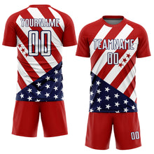 Laden Sie das Bild in den Galerie-Viewer, Custom Red White-Navy Vintage American Flag Sublimation Soccer Uniform Jersey