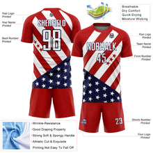 Laden Sie das Bild in den Galerie-Viewer, Custom Red White-Navy Vintage American Flag Sublimation Soccer Uniform Jersey