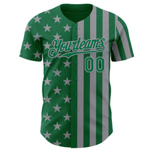 Laden Sie das Bild in den Galerie-Viewer, Custom Kelly Green-Gray USA Flag Patriotic Split Stars and Stripes Authentic Baseball Jersey
