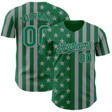 Laden Sie das Bild in den Galerie-Viewer, Custom Kelly Green-Gray USA Flag Patriotic Split Stars and Stripes Authentic Baseball Jersey
