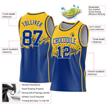 Laden Sie das Bild in den Galerie-Viewer, Custom Gold Royal-White Shattered Geometric Side Panel Stripe Round Neck Sublimation Basketball Set Jersey
