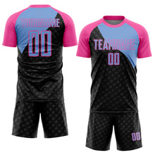 Laden Sie das Bild in den Galerie-Viewer, Custom Black Light Blue-Pink Curve Lines Sublimation Soccer Uniform Jersey
