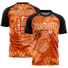 Laden Sie das Bild in den Galerie-Viewer, Custom Orange Bay Orange-Black African Pattern Sublimation Soccer Uniform Jersey

