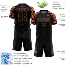 Laden Sie das Bild in den Galerie-Viewer, Custom Black Orange Cloud Pattern Sublimation Soccer Uniform Jersey

