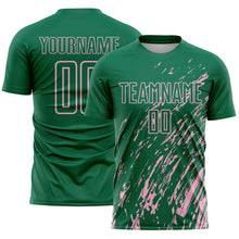 Laden Sie das Bild in den Galerie-Viewer, Custom Kelly Green Light Pink Splash Sublimation Soccer Uniform Jersey

