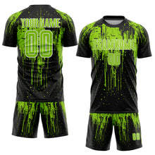 Laden Sie das Bild in den Galerie-Viewer, Custom Black Neon Green-White Dripping Splatte Pattern Sports Sublimation Soccer Uniform Jersey
