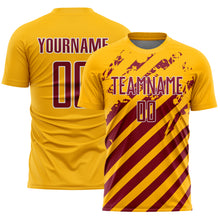 Laden Sie das Bild in den Galerie-Viewer, Custom Gold Crimson-White Distressed Diagonal Stripe Pattern Sports Sublimation Soccer Uniform Jersey
