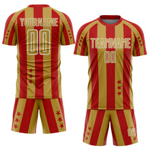 Laden Sie das Bild in den Galerie-Viewer, Custom Red Old Gold-White Stars And Stripes Sports Sublimation Soccer Uniform Jersey
