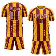 Laden Sie das Bild in den Galerie-Viewer, Custom Gold Crimson-White Stars And Stripes Sports Sublimation Soccer Uniform Jersey
