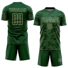 Laden Sie das Bild in den Galerie-Viewer, Custom Green-Cream Curve Lines Sublimation Soccer Uniform Jersey
