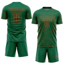 Laden Sie das Bild in den Galerie-Viewer, Custom Kelly Green-Orange Curve Lines Sublimation Soccer Uniform Jersey
