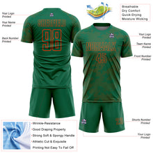 Laden Sie das Bild in den Galerie-Viewer, Custom Kelly Green-Orange Curve Lines Sublimation Soccer Uniform Jersey
