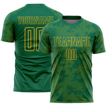 Laden Sie das Bild in den Galerie-Viewer, Custom Kelly Green-Gold Curve Lines Sublimation Soccer Uniform Jersey
