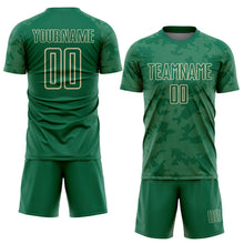 Laden Sie das Bild in den Galerie-Viewer, Custom Kelly Green-Cream Curve Lines Sublimation Soccer Uniform Jersey
