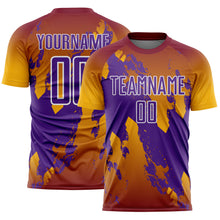 Laden Sie das Bild in den Galerie-Viewer, Custom Crimson Purple Gold-White Gradient Splash Sublimation Soccer Uniform Jersey
