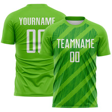 Laden Sie das Bild in den Galerie-Viewer, Custom Aurora Green White-Grass Green Diagonal Stripes Sublimation Soccer Uniform Jersey
