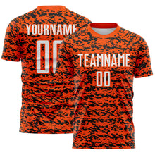 Laden Sie das Bild in den Galerie-Viewer, Custom Orange White-Black Geometric Fragment Splatter Sublimation Soccer Uniform Jersey

