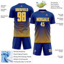 Laden Sie das Bild in den Galerie-Viewer, Custom Royal Gold-White Geometric Hexagonal Dot Gradient Sublimation Soccer Uniform Jersey
