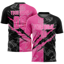 Laden Sie das Bild in den Galerie-Viewer, Custom Graffiti Pattern Pink Black-White Sublimation Soccer Uniform Jersey
