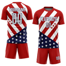 Laden Sie das Bild in den Galerie-Viewer, Custom Red White-Navy Vintage American Flag Sublimation Soccer Uniform Jersey
